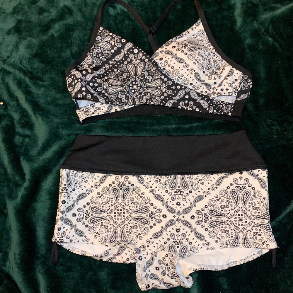 SOLD VS PINK Paisley Sports Bra and Short Set M